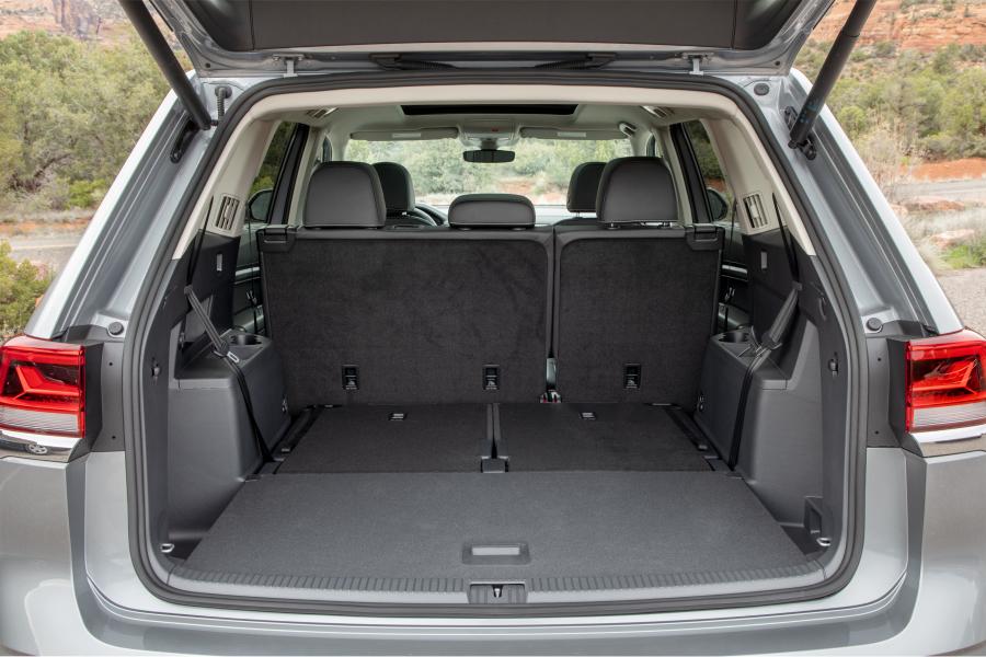 Багажник Volkswagen Atlas SEL V6 R-Line 2020 года  (фото 23 из 43)